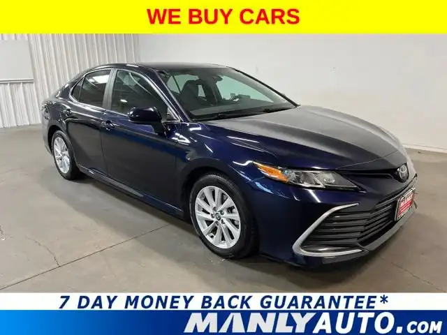 2022 Toyota Camry LE's photo