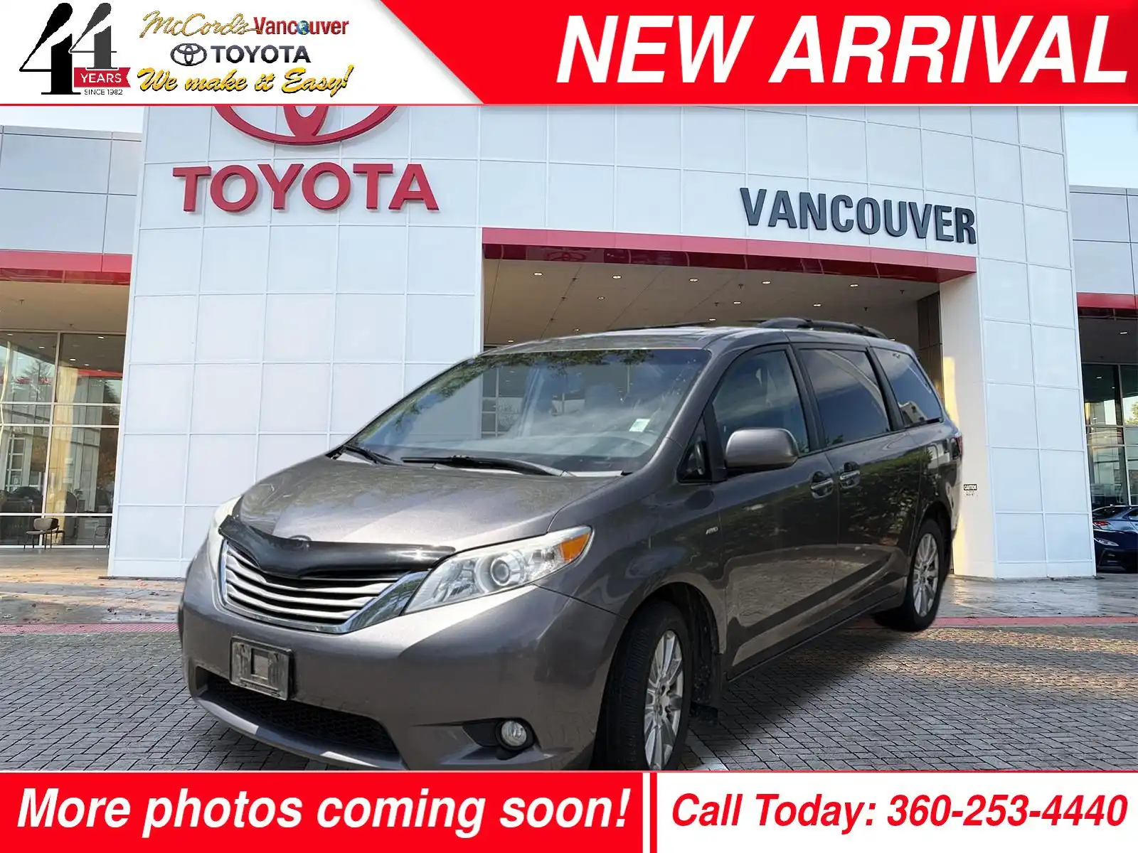 2017 Toyota Sienna XLE Premium V6 AWD 7-Passenger's photo
