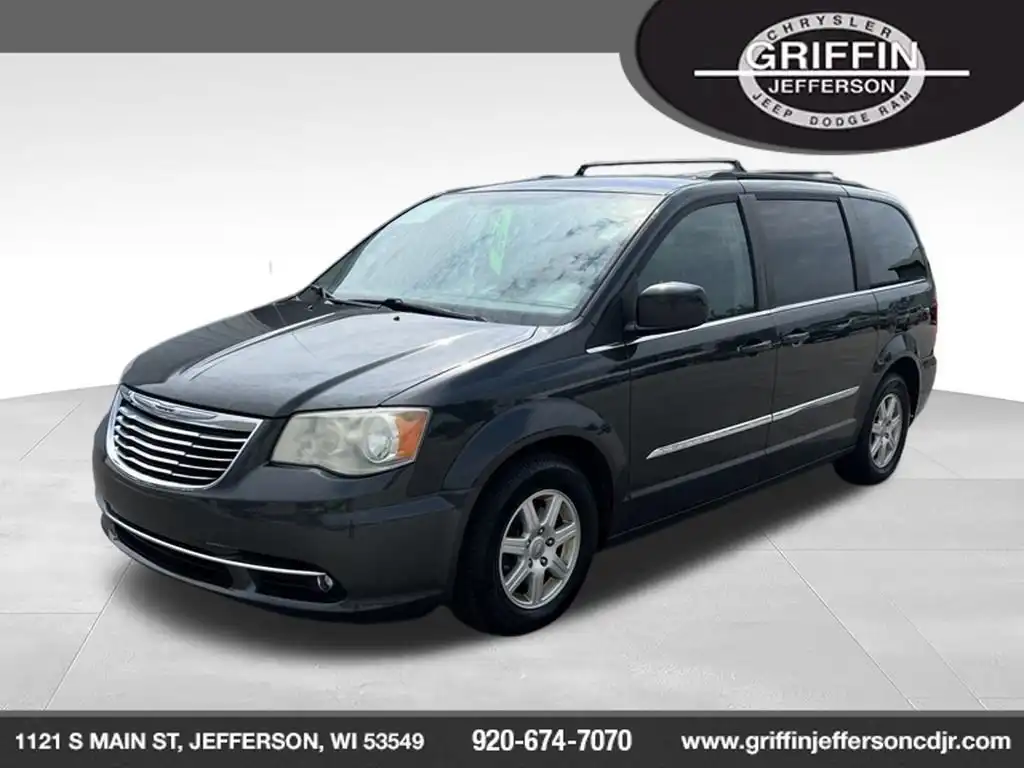 2012 Chrysler Town & Country Touring's photo