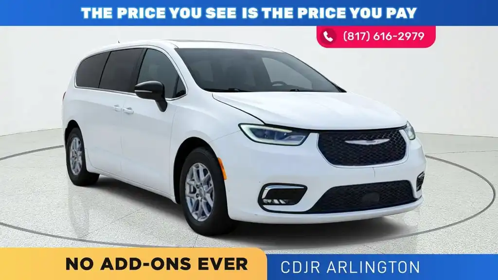 2024 Chrysler Pacifica Touring L's photo