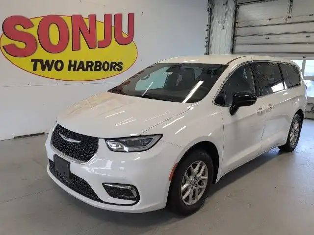 2025 Chrysler Pacifica Select's photo
