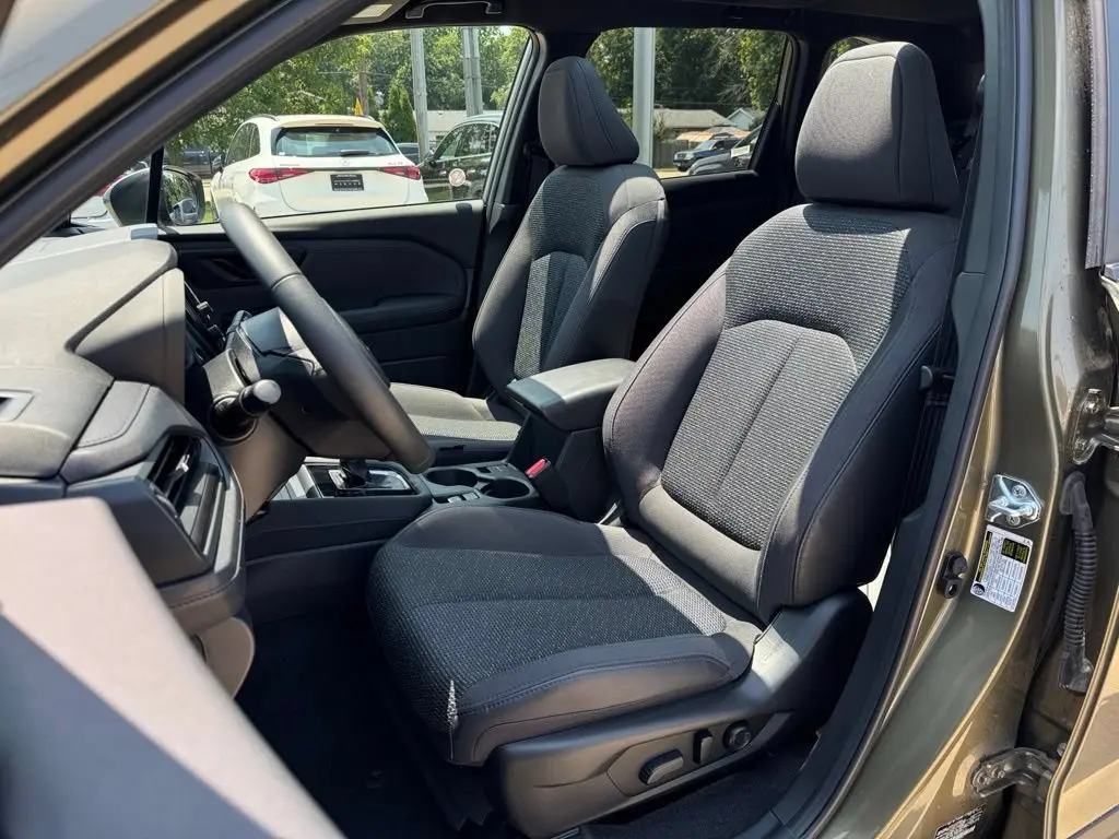 2025 Subaru Forester Premium photo 5