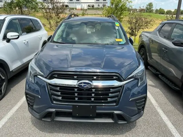 2023 Subaru Ascent Limited 7 Passenger photo 3