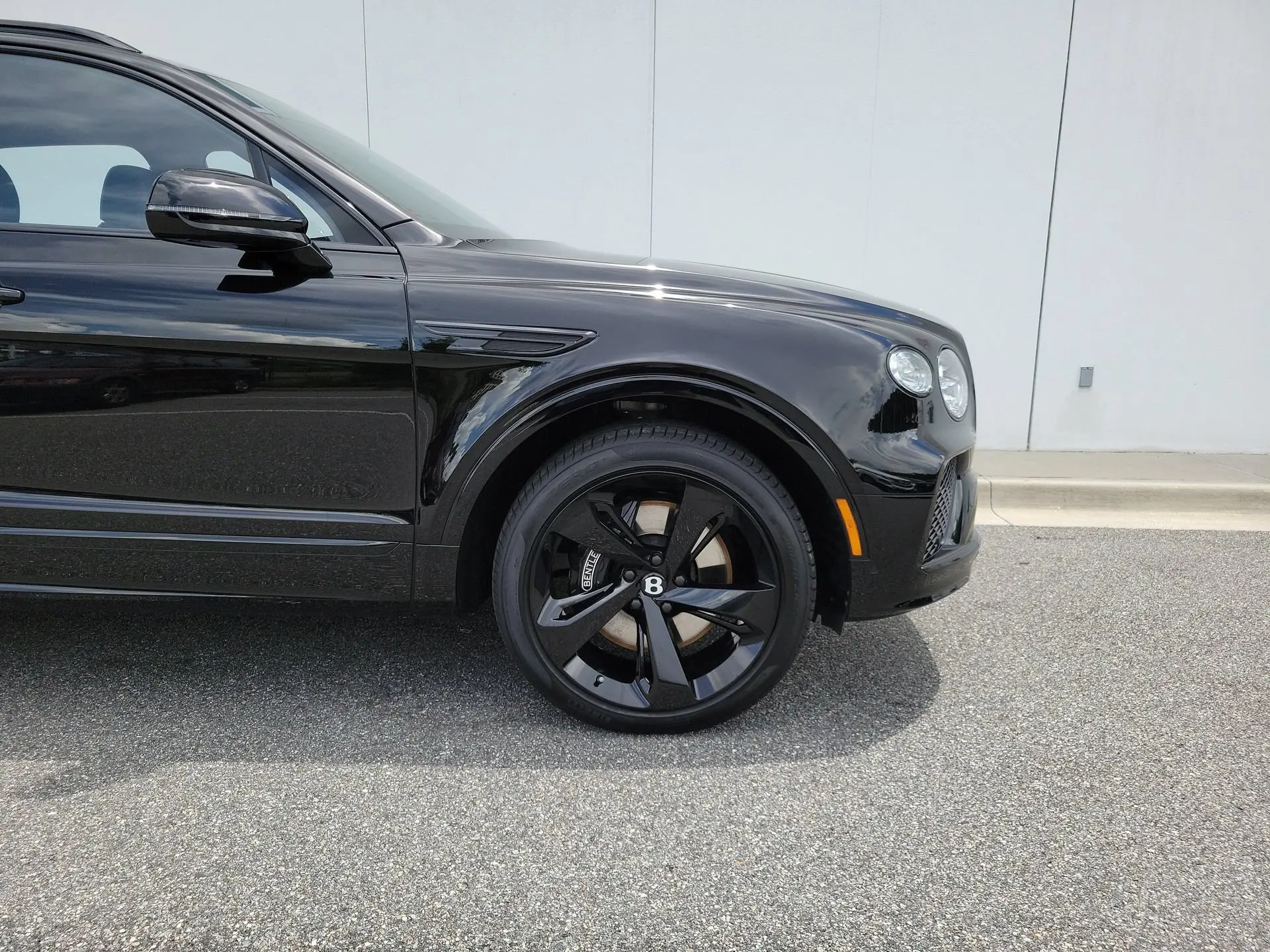 2023 Bentley Bentayga undefined photo 5