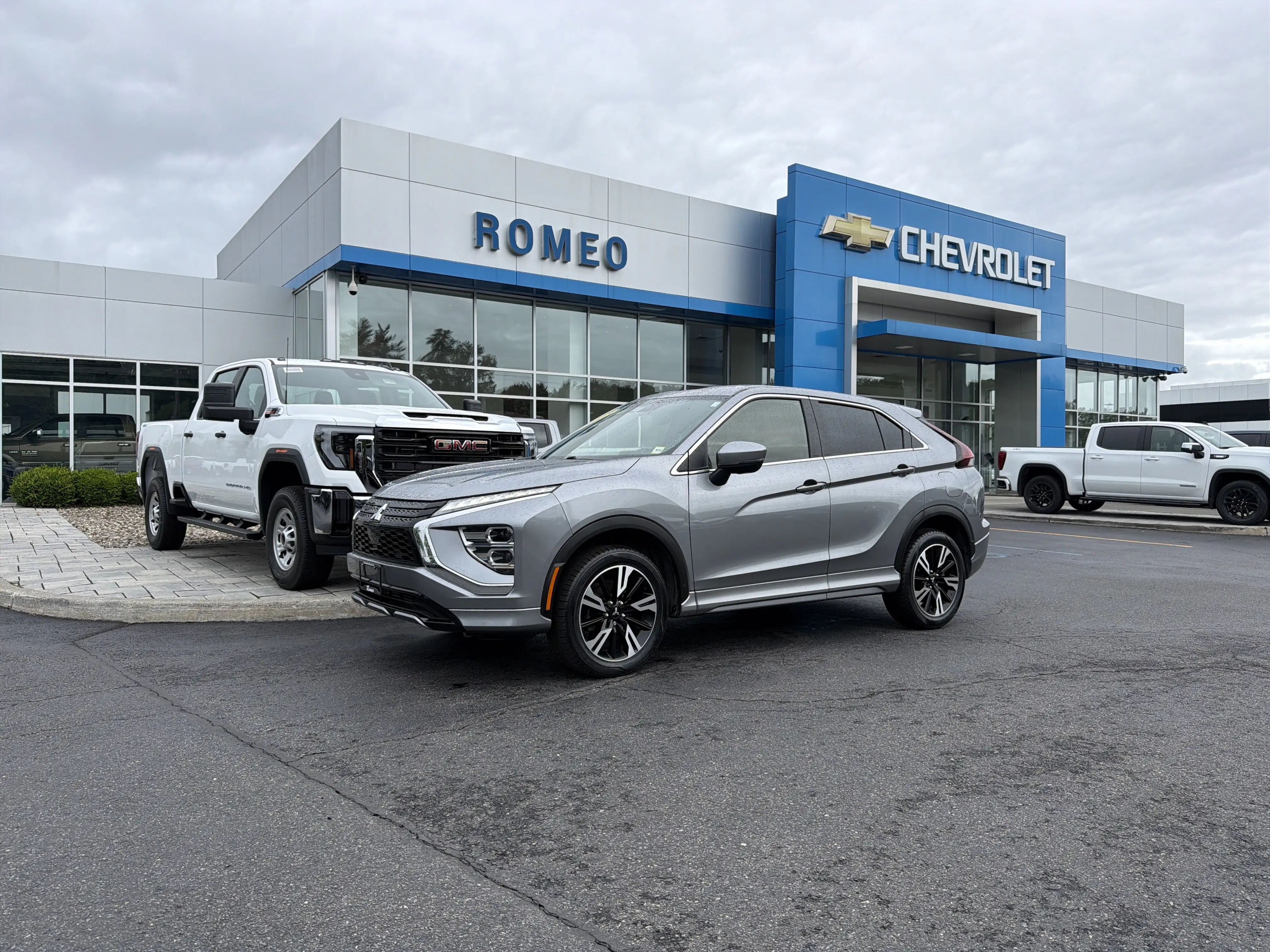 2023 Mitsubishi Eclipse Cross SEL S-AWC's photo
