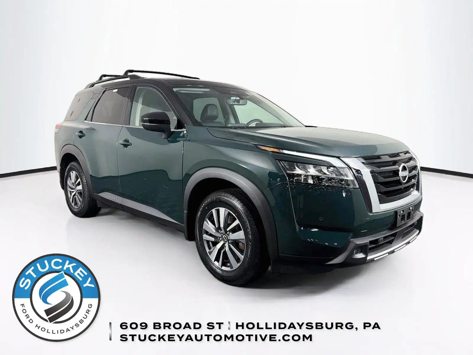 2023 Nissan Pathfinder SL 4WD's photo