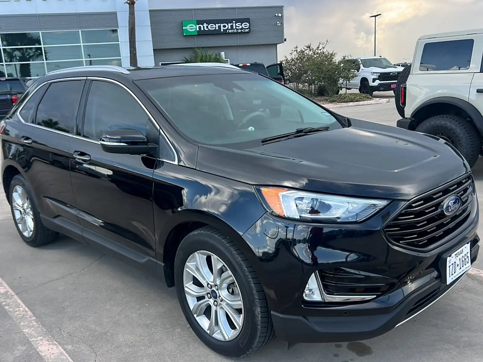 2020 Ford Edge Titanium's photo