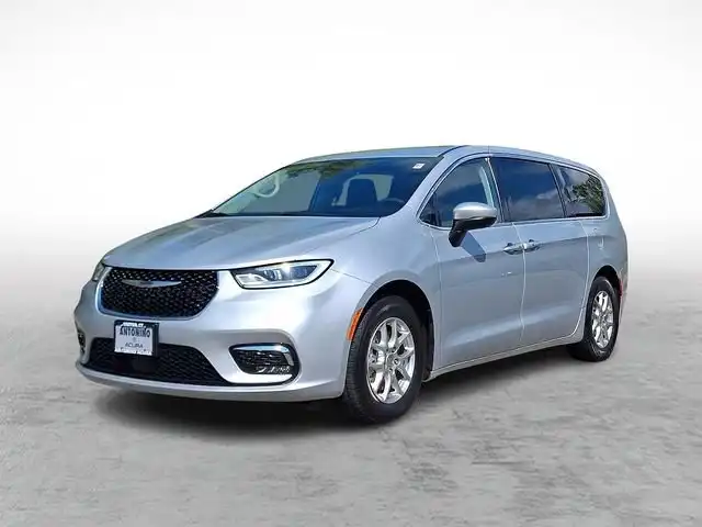 2023 Chrysler Pacifica Touring L's photo