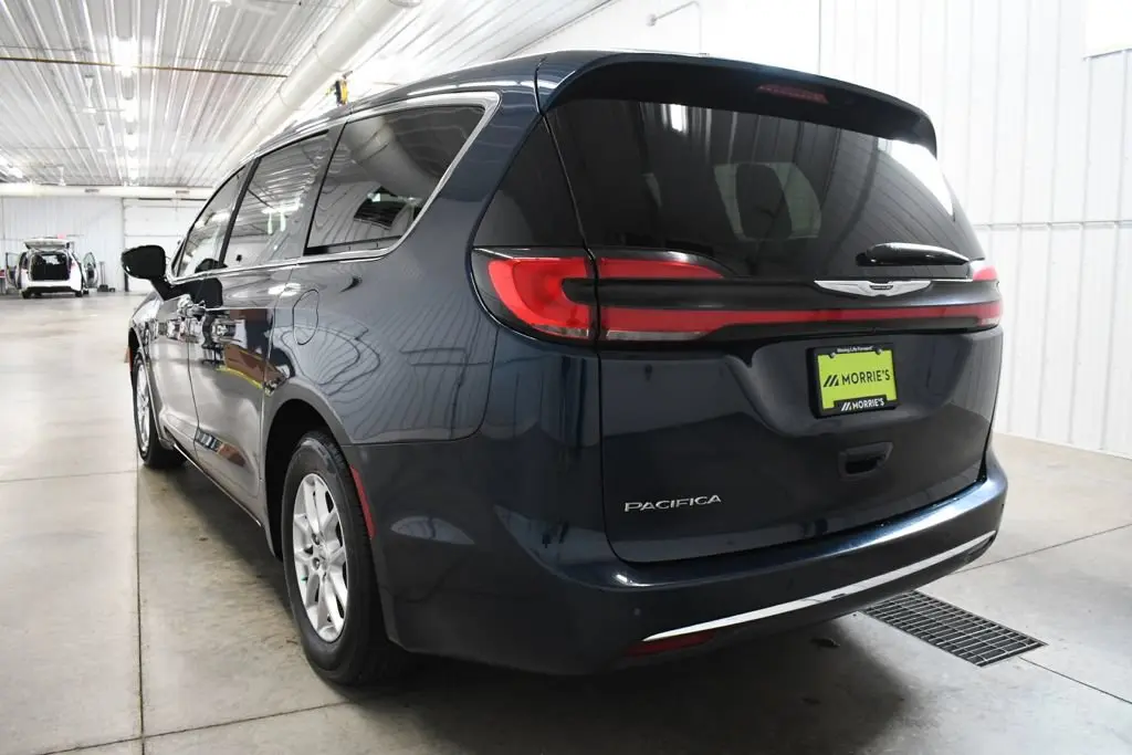 2025 Chrysler Pacifica Select photo 5