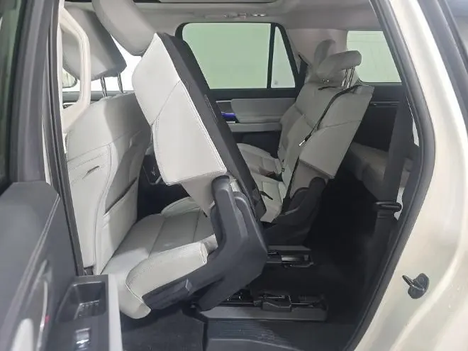 2025 Ford Expedition Platinum photo 5