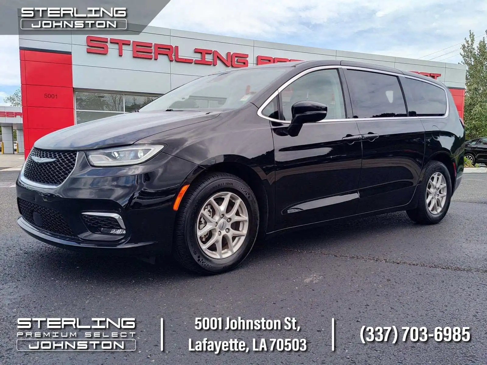 2024 Chrysler Pacifica Touring L's photo