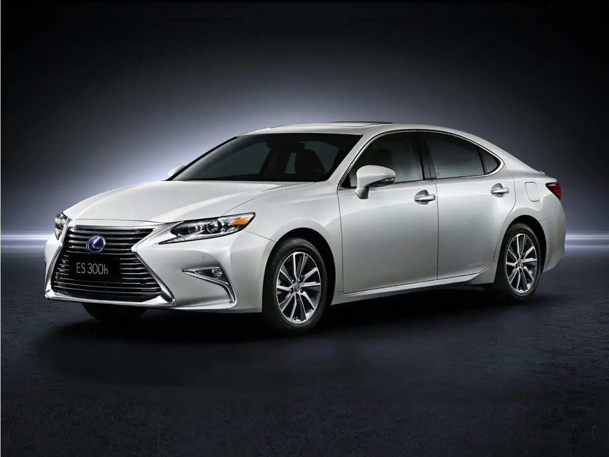 2016 Lexus ES 350 300h's photo