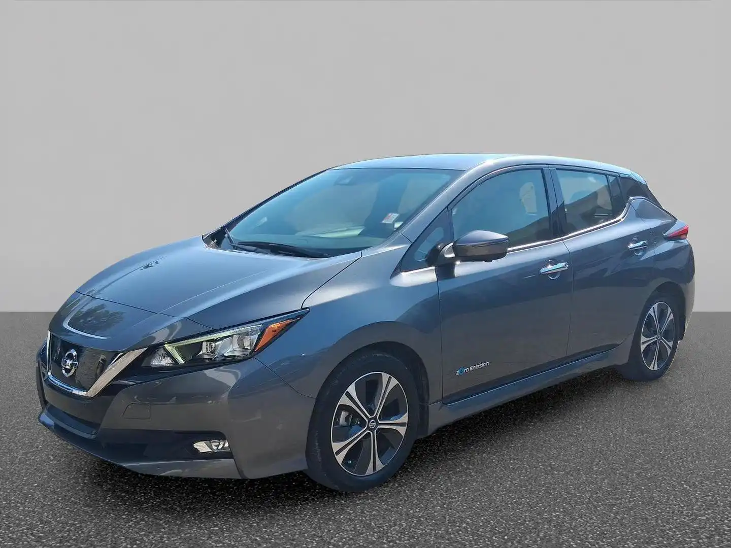 2018 Nissan Leaf SL's photo