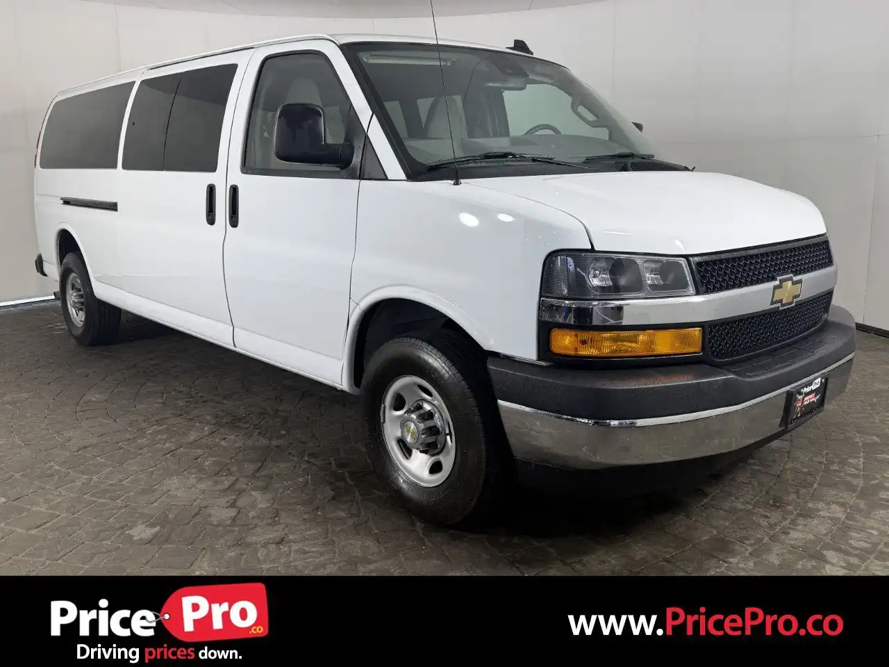 2024 Chevrolet Express 3500 LT Extended's photo