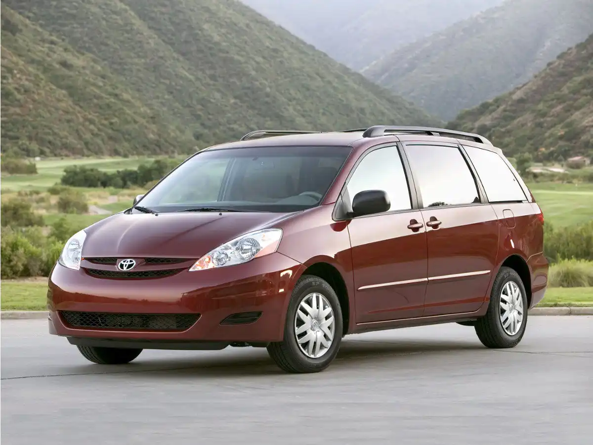 2009 Toyota Sienna CE 8-Passenger's photo
