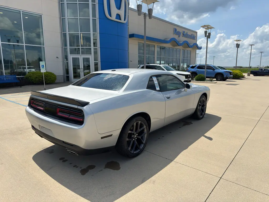 2019 Dodge Challenger SXT Auto photo 5