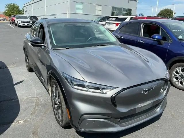 2021 Ford Mustang-Mach-e Premium photo 4