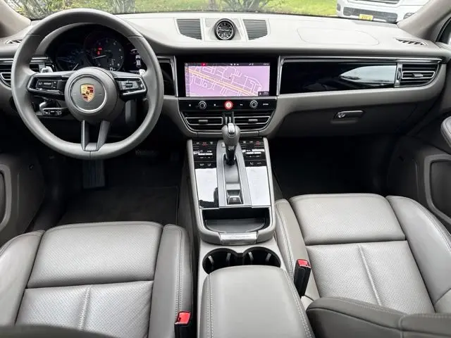 2025 Porsche Macan Base photo 4