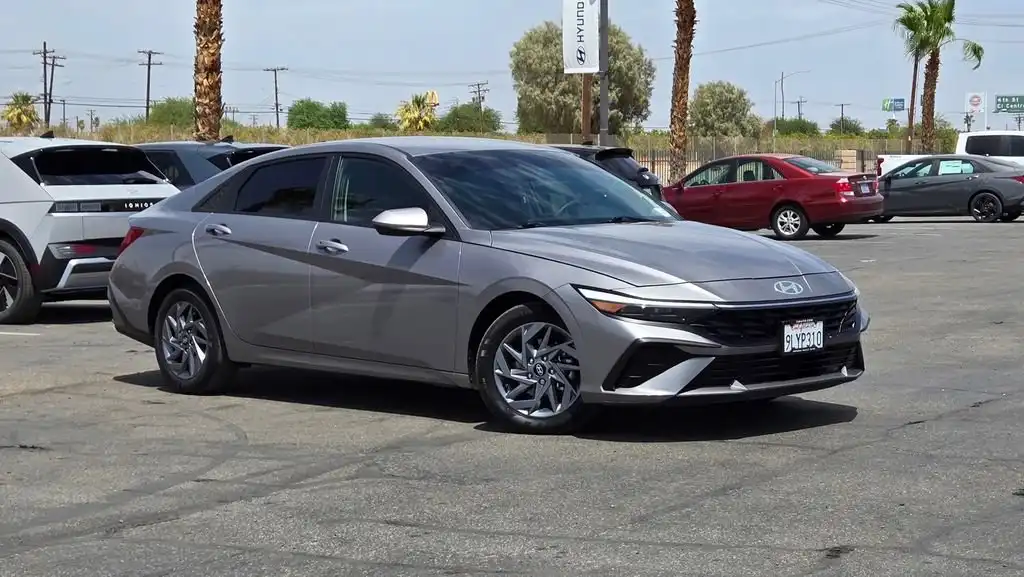 2024 Hyundai Elantra 2.0 SEL IVT's photo