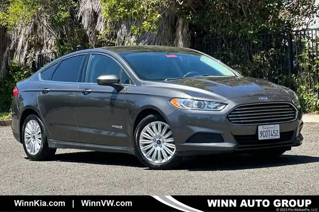 2016 Ford Fusion S's photo