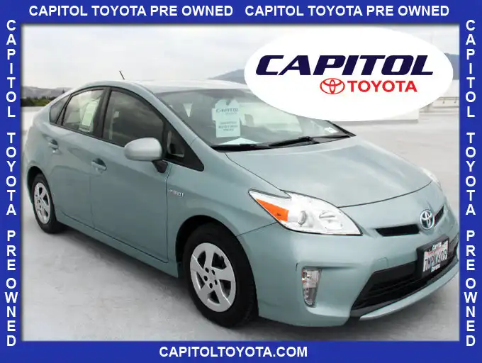 2015 Toyota Prius Two's photo