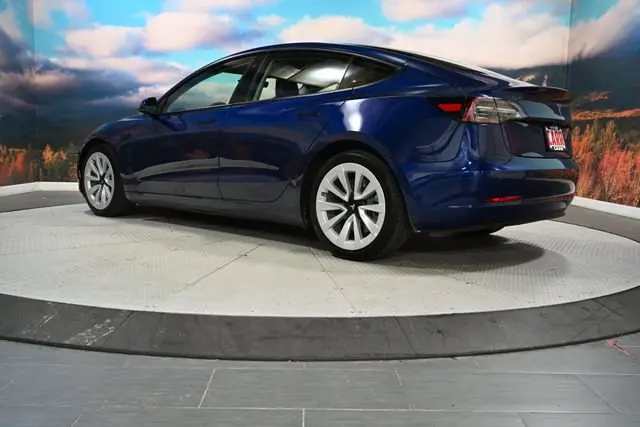 2021 Tesla Model 3 Standard Range Plus photo 5