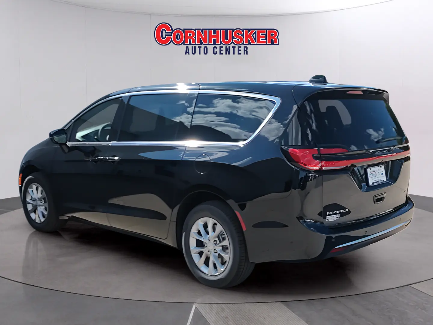 2027 Chrysler Pacifica Select AWD photo 5