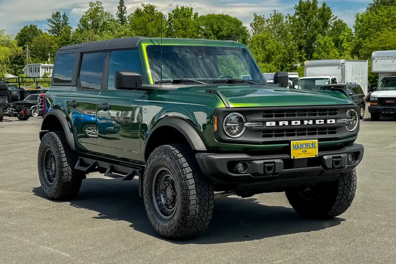 2022 Ford Bronco Black Diamond Mid (322A) 4x4's photo