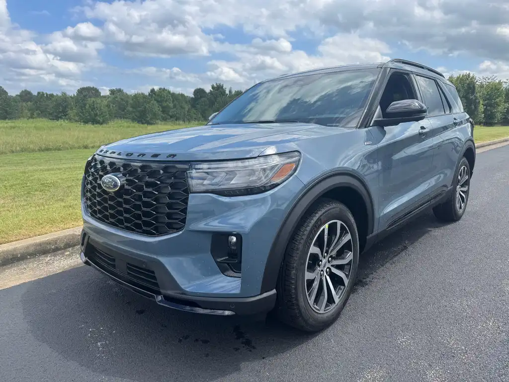 2026 Ford Explorer ST-LINE RWD's photo