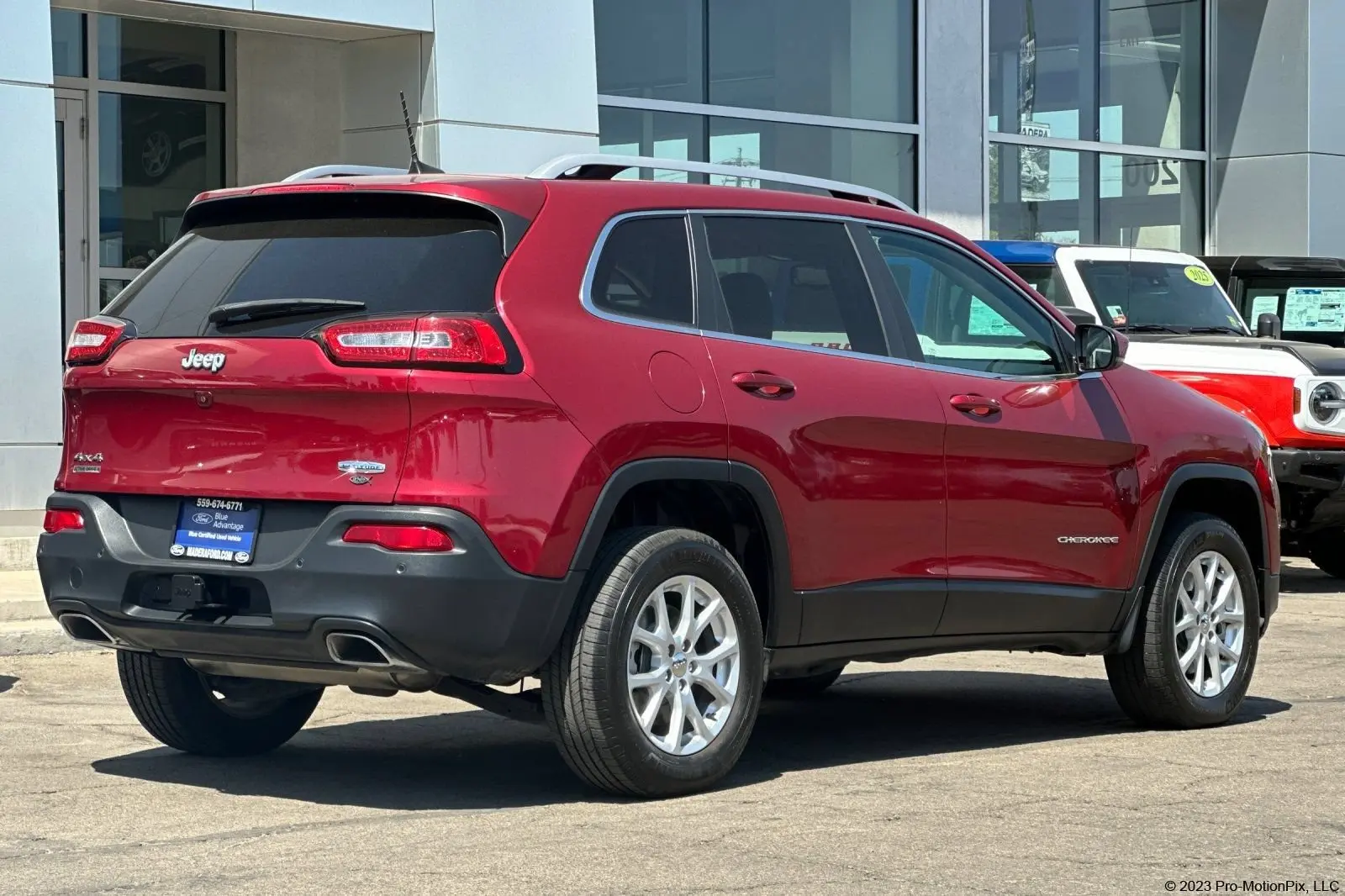 2017 Jeep Cherokee Latitude 4WD photo 4