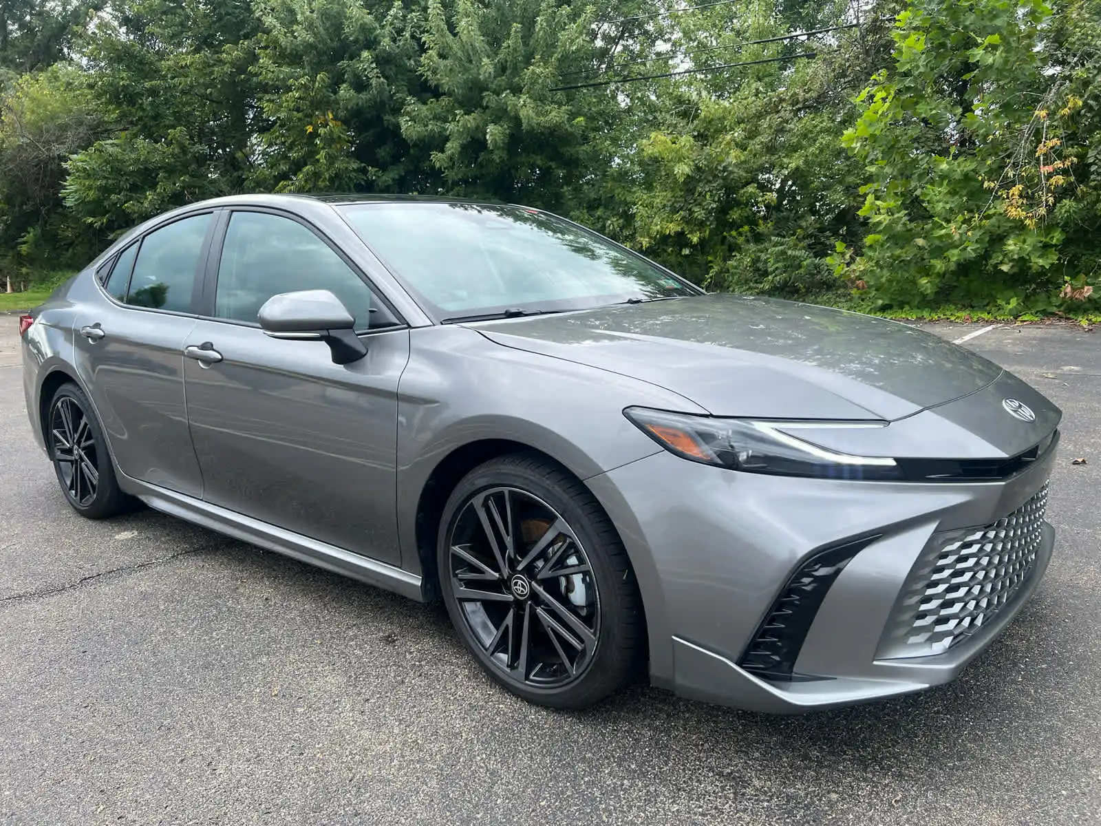 2025 Toyota Camry LE Hybrid's photo