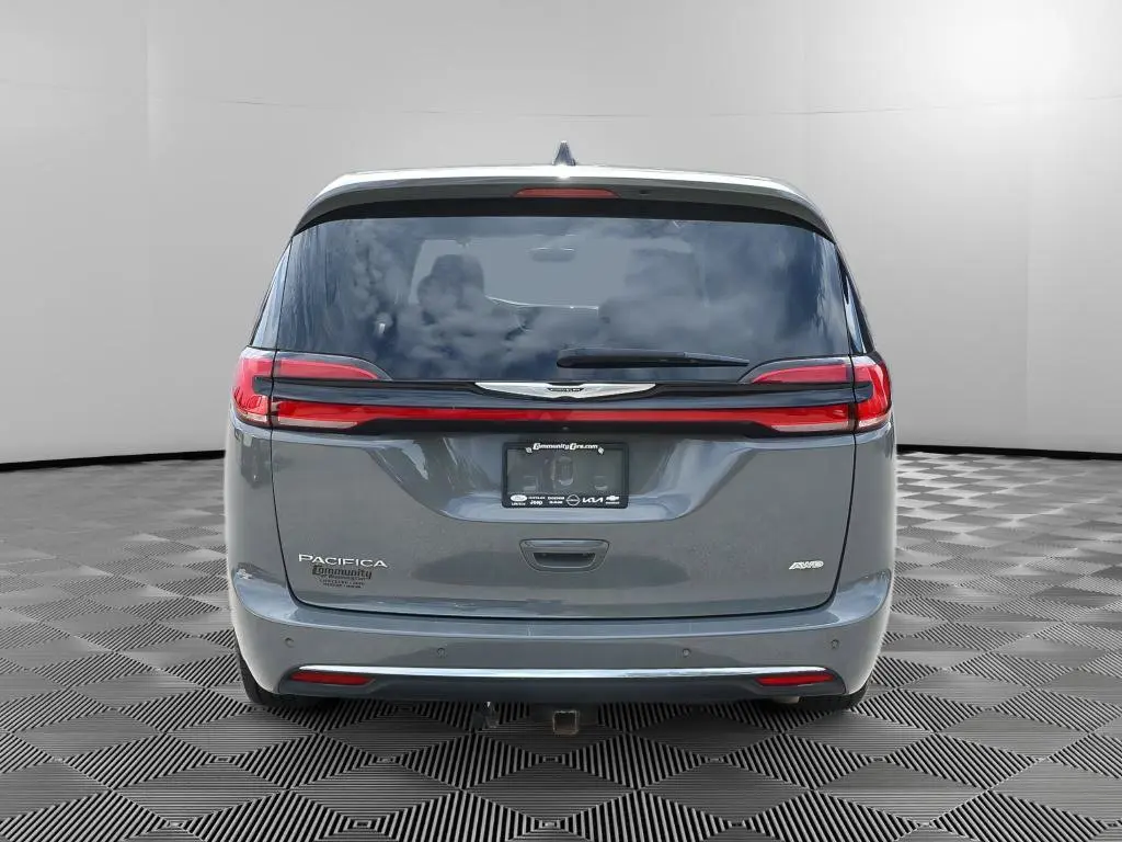 2023 Chrysler Pacifica Touring L AWD photo 5