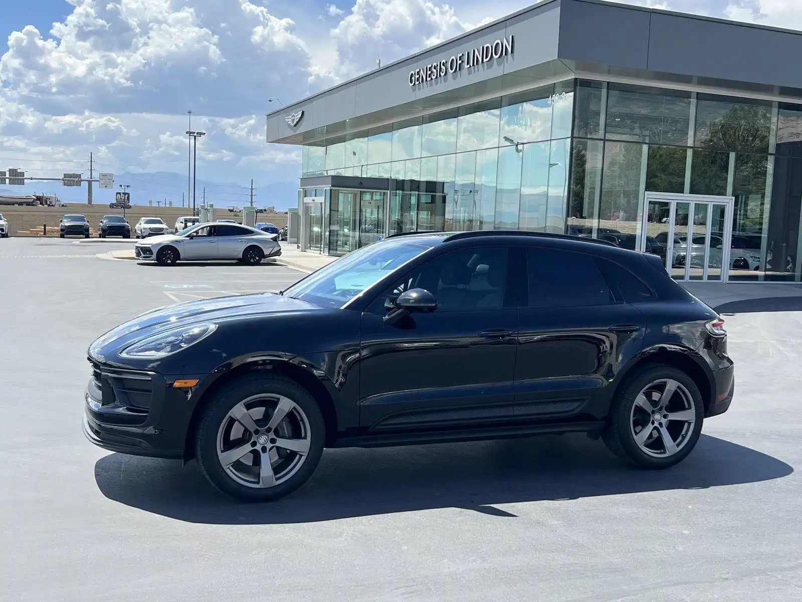 2024 Porsche Macan Base's photo