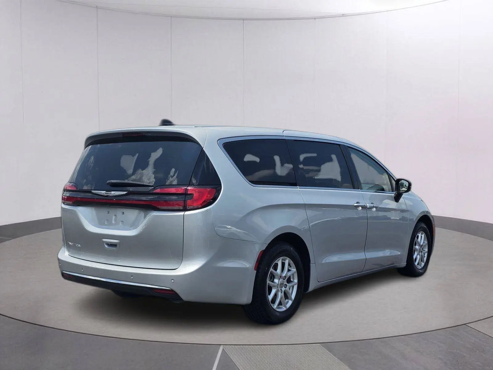 2024 Chrysler Pacifica Touring L photo 5