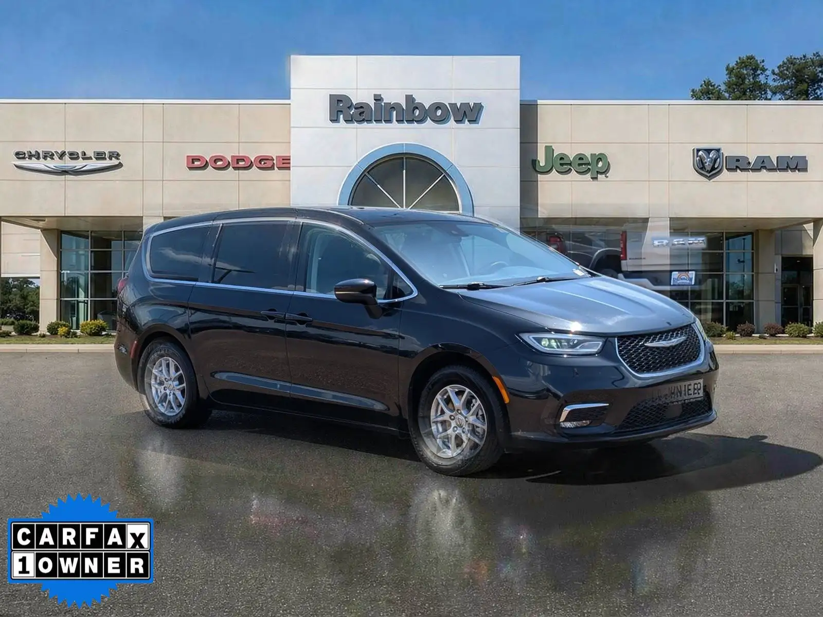 2023 Chrysler Pacifica Touring L's photo