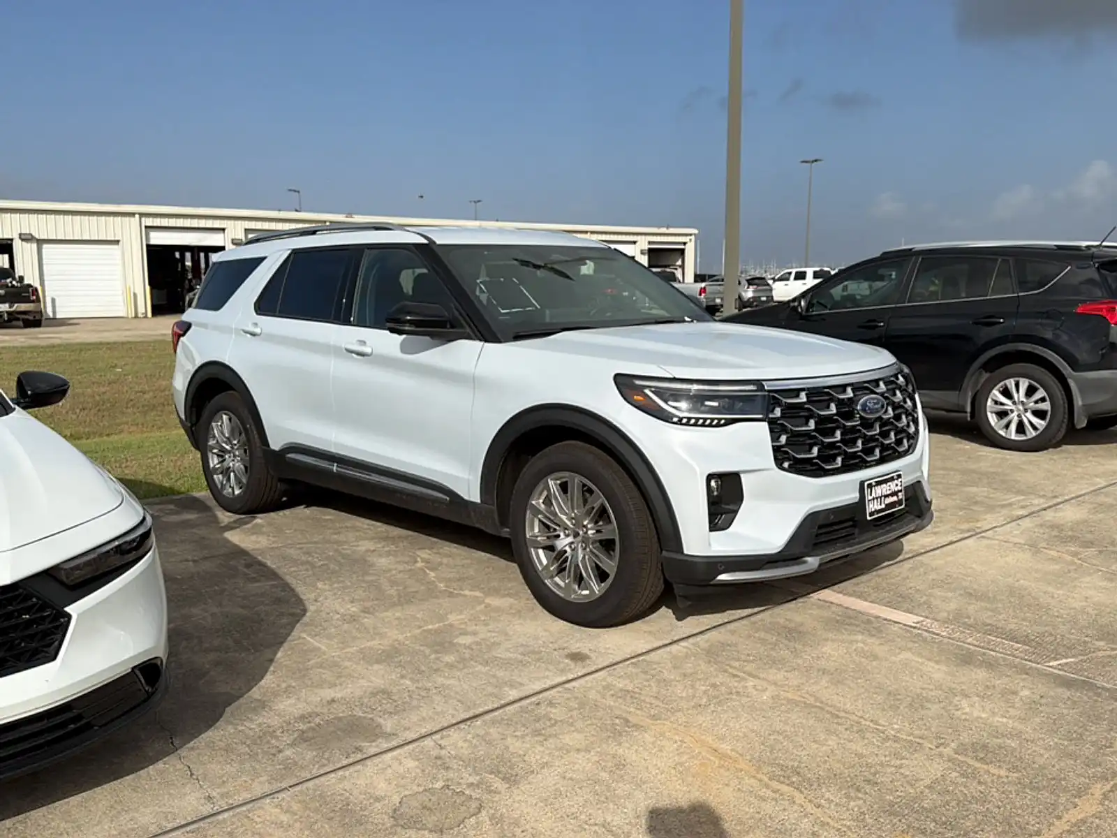 2026 Ford Explorer Platinum's photo
