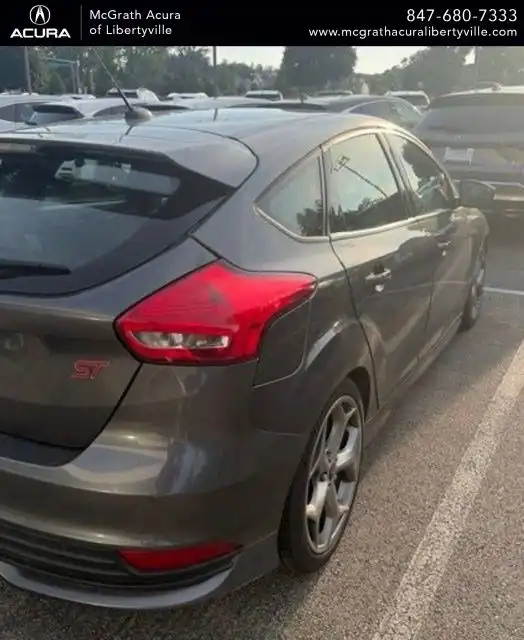 2017 Ford Focus ST Hatchback 5-Door's photo