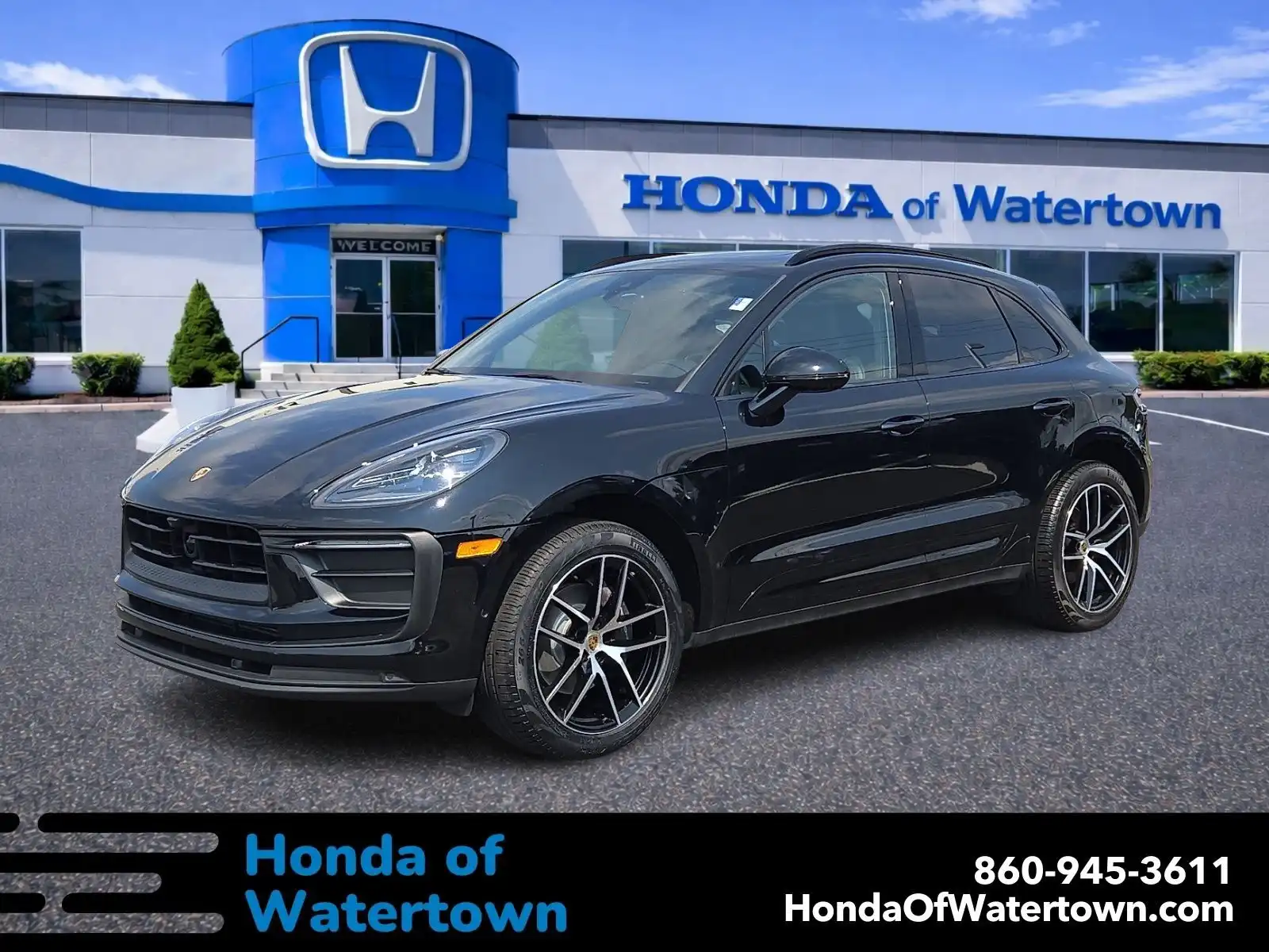 2023 Porsche Macan T's photo