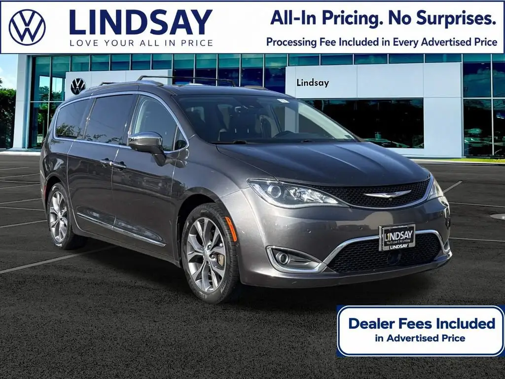 2017 Chrysler Pacifica Limited photo 1