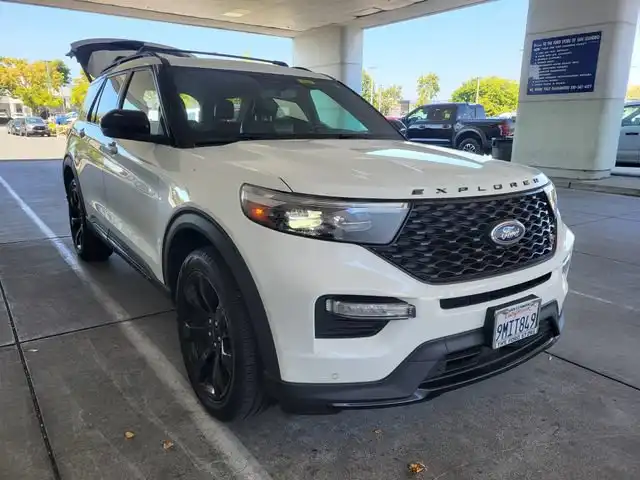 2023 Ford Explorer ST 4WD's photo