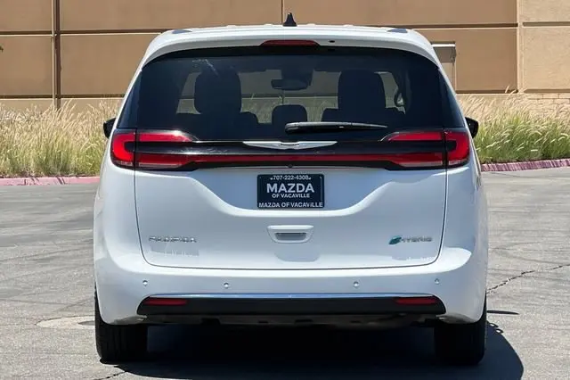 2024 Chrysler Pacifica Hybrid Select PHEV photo 5