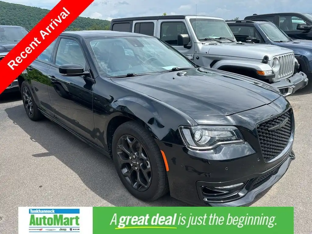 2023 Chrysler 300 Touring L AWD's photo
