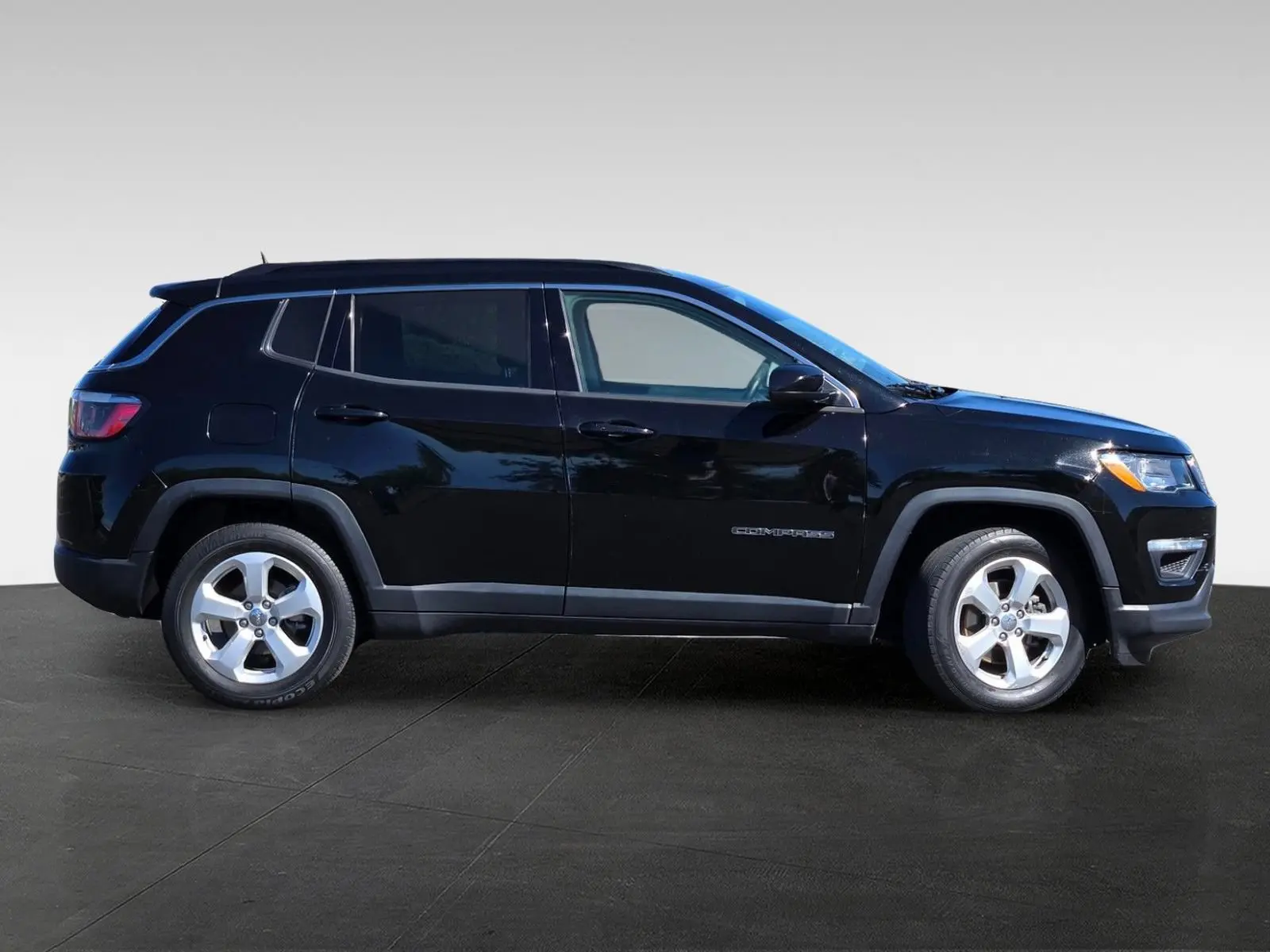2020 Jeep Compass Latitude photo 3