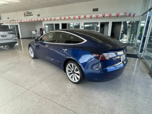 2019 Tesla Model 3 Standard Range Plus photo 5