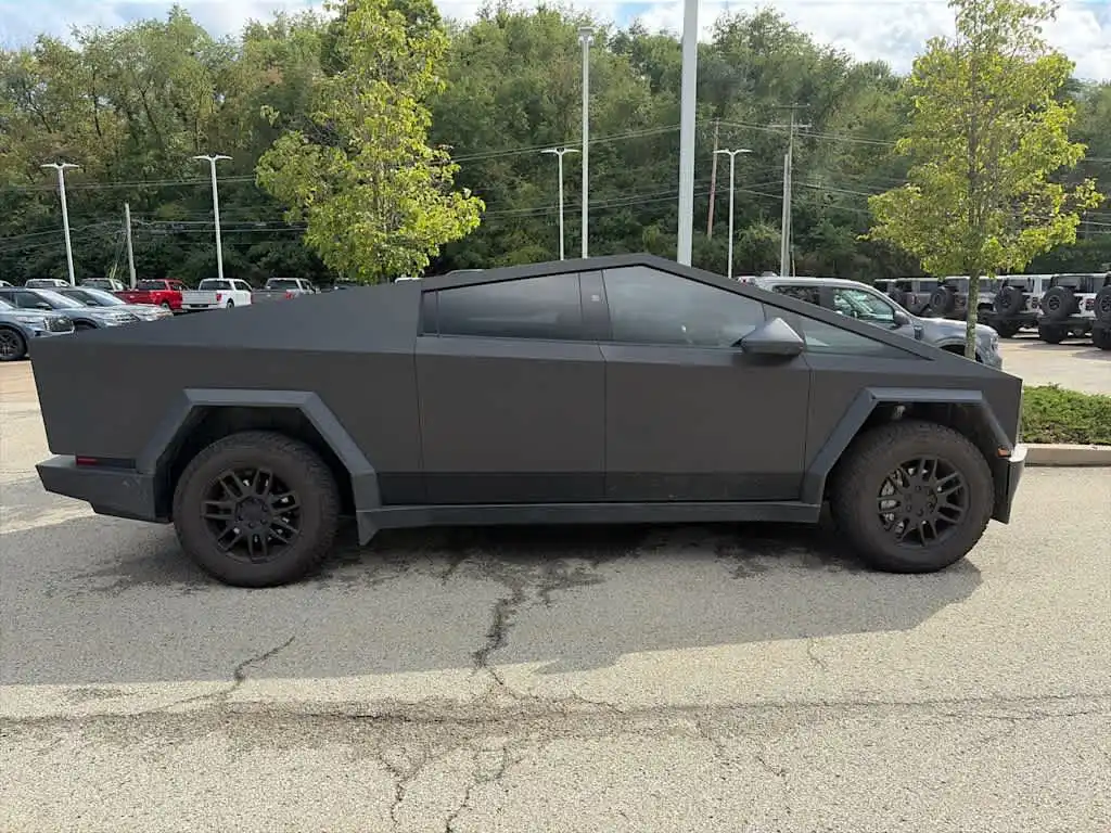 2024 Tesla Cybertruck AWD's photo