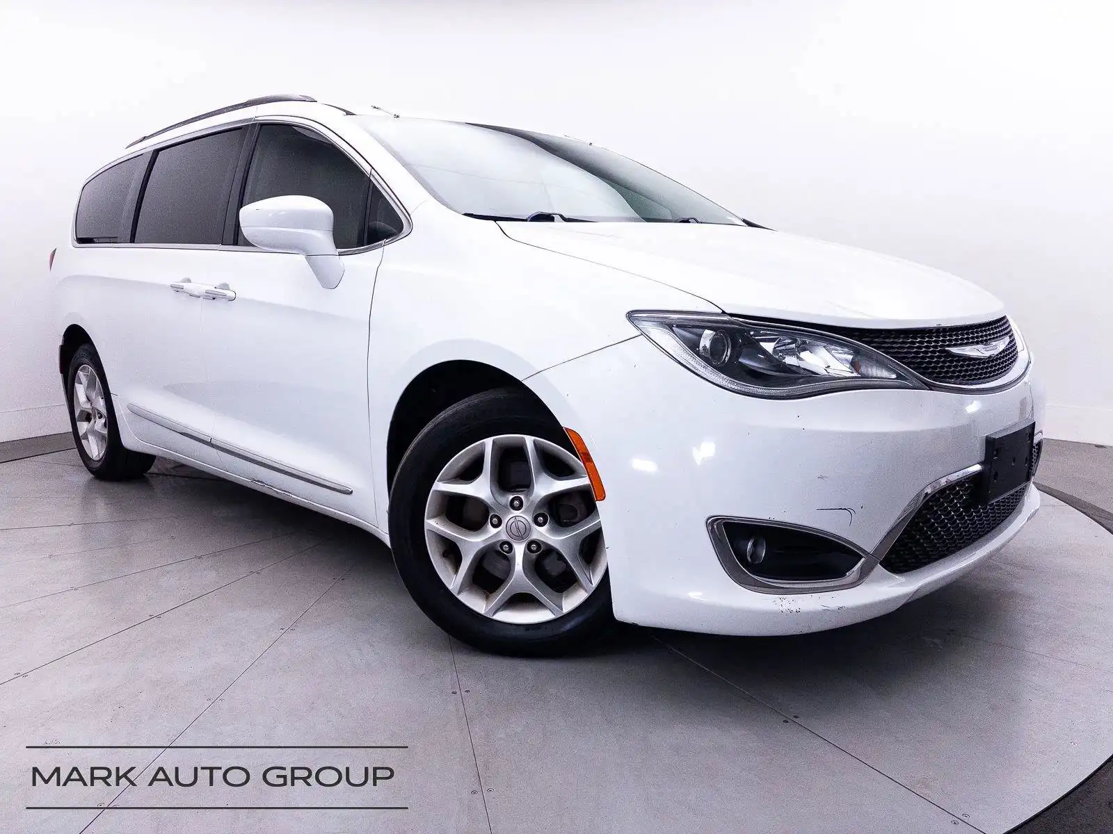 2017 Chrysler Pacifica Touring L's photo