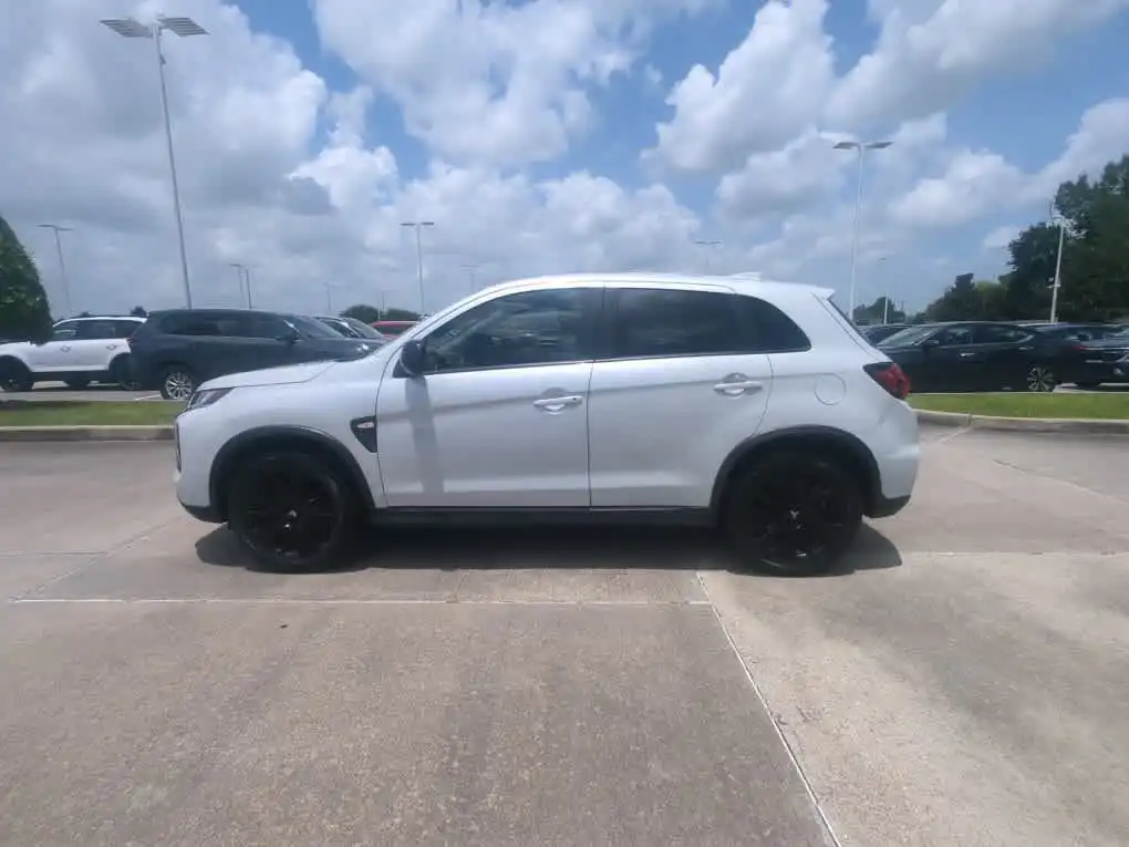 2023 Mitsubishi Outlander Sport 2.0 LE AWC CVT's photo