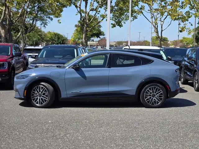 2024 Ford Mustang-Mach-e Premium photo 3