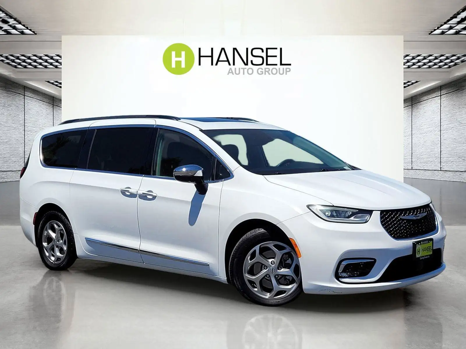 2023 Chrysler Pacifica Limited photo 1