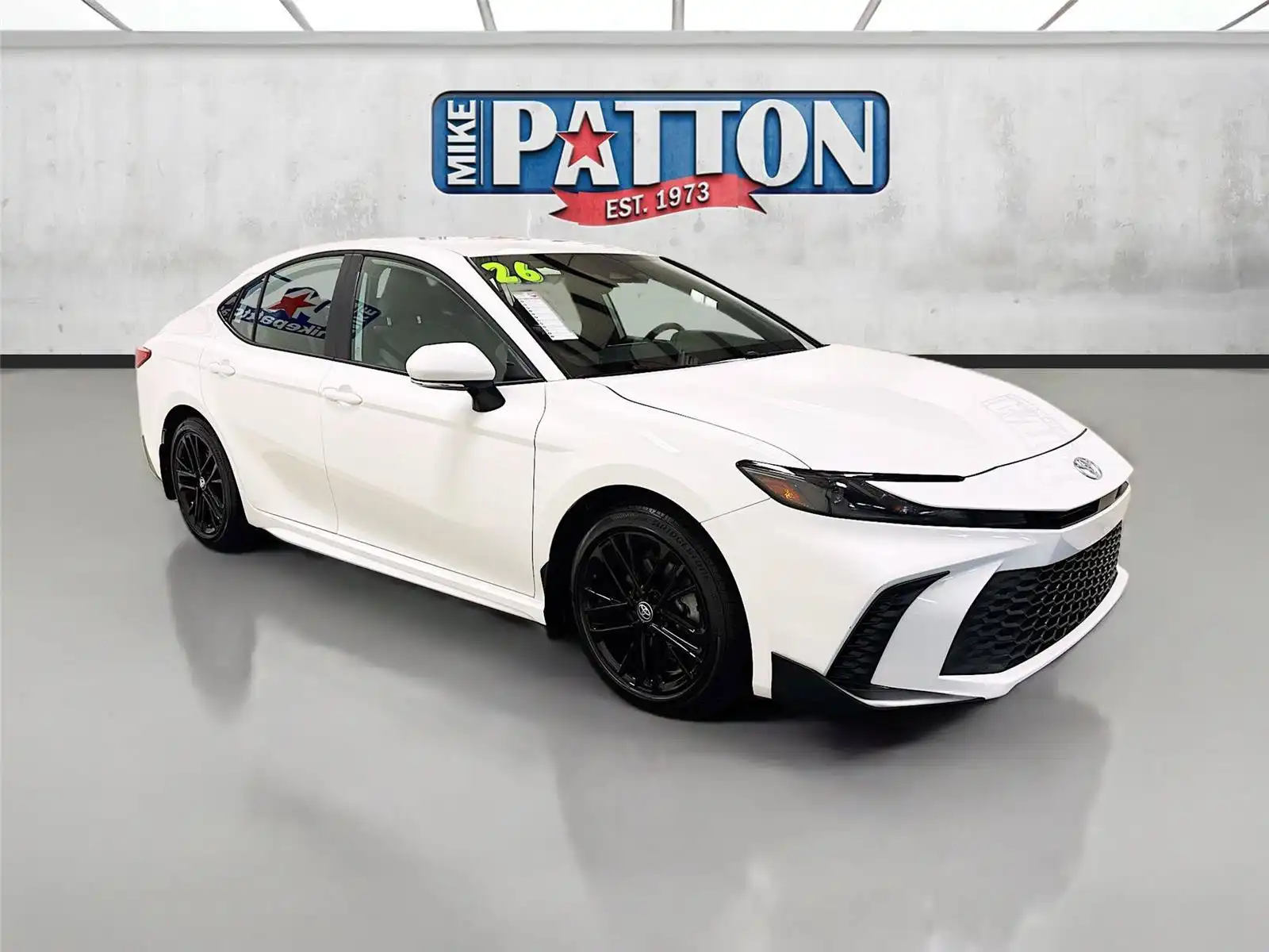 2026 Toyota Camry SE Hybrid's photo